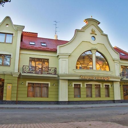 Letuchiy Gollandets Hotel Uzhhorod Exterior photo
